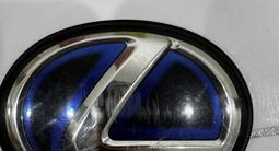 Эмблема, значек, логотип Lexus GS гибрид за 8 000 тг. в Алматы