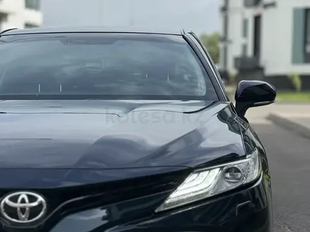 Toyota Camry 2019 года за 16 500 000 тг. в Алматы – фото 4