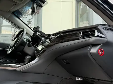 Toyota Camry 2019 года за 16 500 000 тг. в Алматы – фото 21