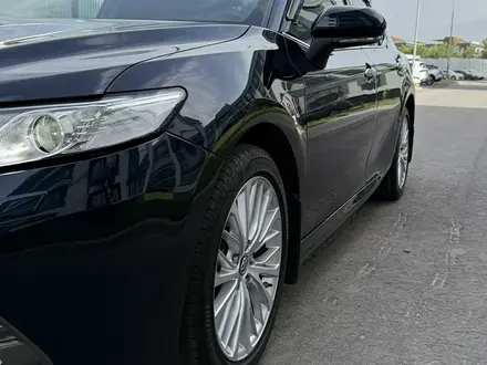 Toyota Camry 2019 года за 16 500 000 тг. в Алматы – фото 29