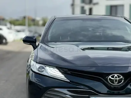 Toyota Camry 2019 года за 16 500 000 тг. в Алматы – фото 3