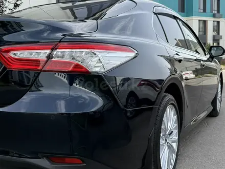 Toyota Camry 2019 года за 16 500 000 тг. в Алматы – фото 31
