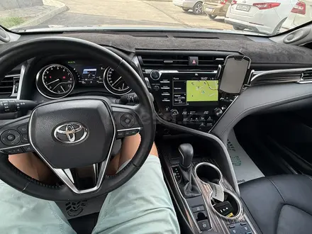 Toyota Camry 2019 года за 16 500 000 тг. в Алматы – фото 35