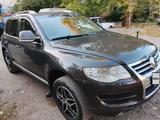 Volkswagen Touareg 2007 года за 5 900 000 тг. в Усть-Каменогорск – фото 4