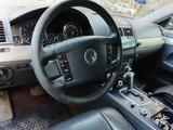 Volkswagen Touareg 2007 года за 5 900 000 тг. в Усть-Каменогорск – фото 5