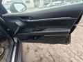 Стойка двери центральная правая Toyota Camry 70 за 250 000 тг. в Тараз