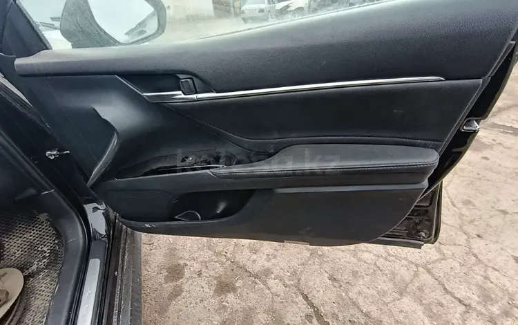 Стойка двери центральная правая Toyota Camry 70 за 250 000 тг. в Тараз