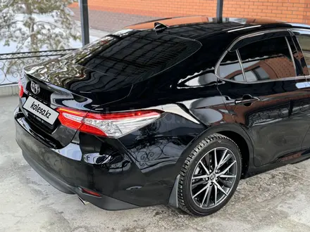 Toyota Camry 2021 года за 18 000 000 тг. в Алматы – фото 25