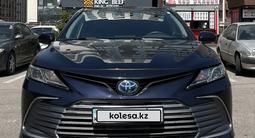 Toyota Camry 2021 года за 13 700 000 тг. в Алматы