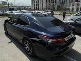 Toyota Camry 2021 года за 13 700 000 тг. в Алматы – фото 5