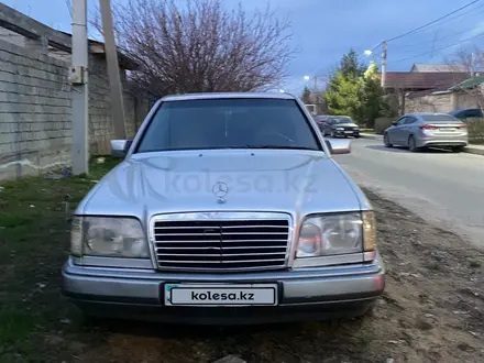 Mercedes-Benz E 200 1993 года за 1 600 000 тг. в Шымкент