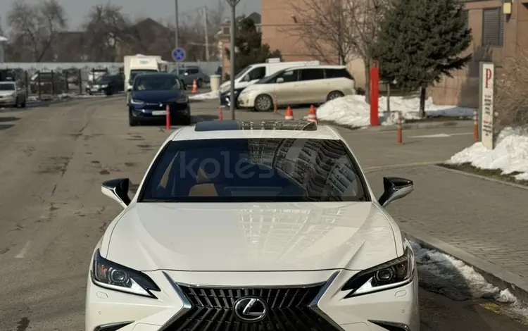 Lexus ES 250 2022 года за 25 000 000 тг. в Алматы