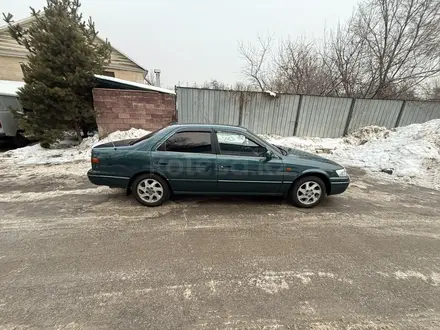 Toyota Camry 1998 года за 2 850 000 тг. в Алматы – фото 5