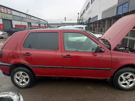 Volkswagen Golf 1995 года за 800 000 тг. в Астана – фото 2