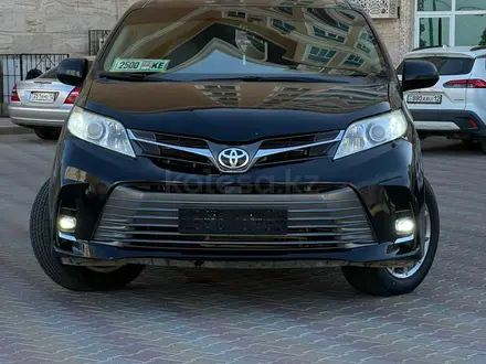 Toyota Sienna 2015 года за 12 000 000 тг. в Актау