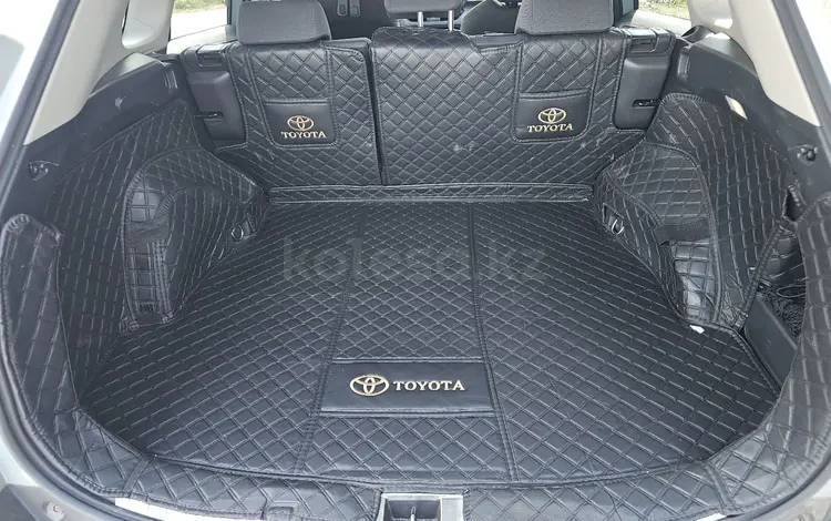 Защита обшивки салона багажного отделения Toyota RAV4 2018-2025 за 52 000 тг. в Астана