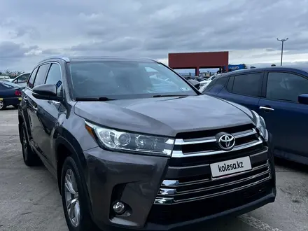 Toyota Highlander 2014 года за 13 000 000 тг. в Атырау