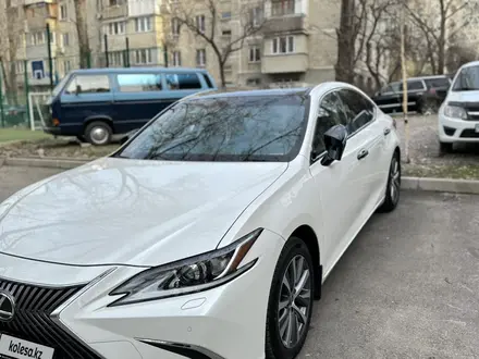 Lexus ES 250 2019 года за 22 500 000 тг. в Алматы – фото 4