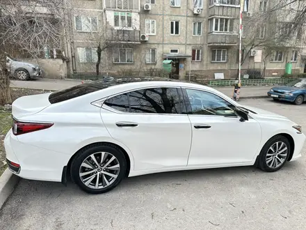 Lexus ES 250 2019 года за 22 500 000 тг. в Алматы