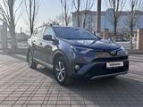 Toyota RAV4 2016 года за 10 900 000 тг. в Актобе – фото 2