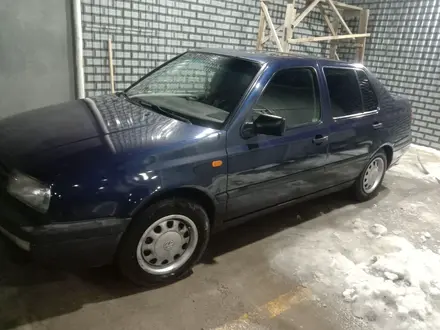 Volkswagen Vento 1993 года за 1 500 000 тг. в Шымкент – фото 5