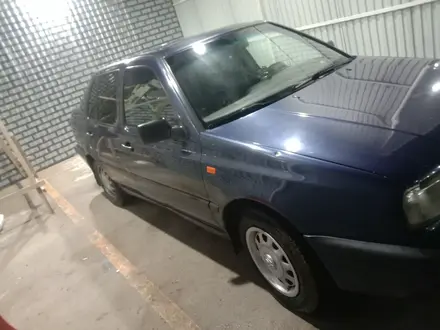 Volkswagen Vento 1993 года за 1 500 000 тг. в Шымкент – фото 4