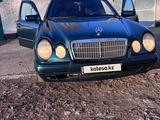 Mercedes-Benz E 200 1996 года за 2 820 000 тг. в Риддер – фото 3