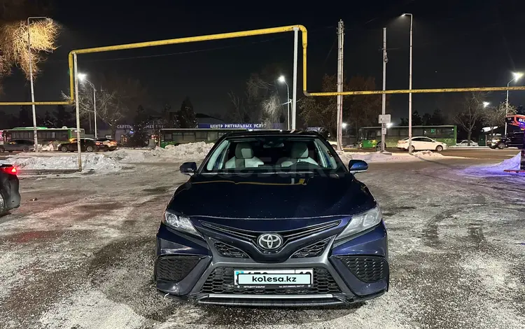 Toyota Camry 2021 года за 13 000 000 тг. в Алматы