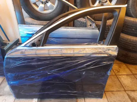 Дверь передняя BMW F01/02 7-series за 60 000 тг. в Астана