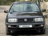 Volkswagen Vento 1994 года за 730 000 тг. в Караганда