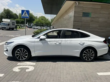 Hyundai Sonata 2022 года за 13 300 000 тг. в Алматы – фото 18