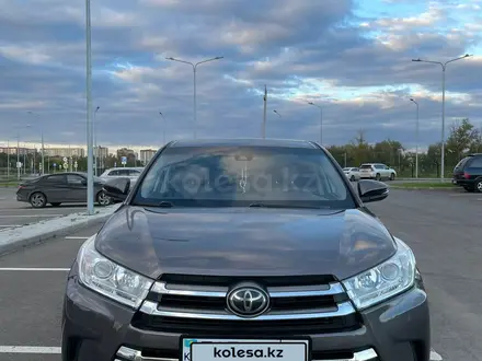 Toyota Highlander 2019 года за 18 000 000 тг. в Астана