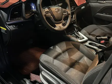 Hyundai Elantra 2017 года за 4 500 000 тг. в Актау – фото 6
