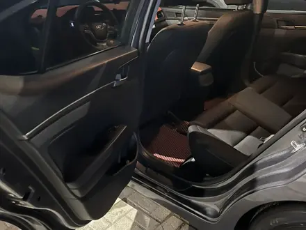 Hyundai Elantra 2017 года за 4 500 000 тг. в Актау – фото 11