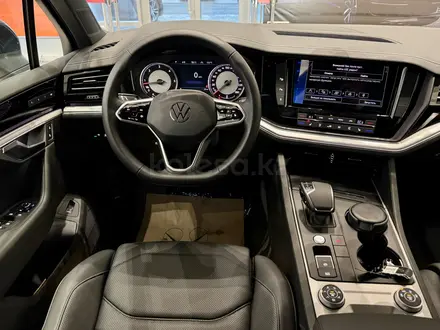 Volkswagen Touareg Exclusive Atmosphere 2022 года за 27 090 000 тг. в Петропавловск – фото 6