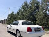 Lincoln Town Car 2004 года за 7 000 000 тг. в Алматы – фото 2