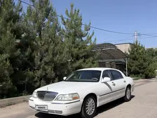 Lincoln Town Car, 2004