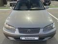 Toyota Camry 1999 годаүшін2 850 000 тг. в Семей – фото 2