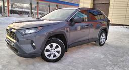 Toyota RAV4 2020 года за 15 000 000 тг. в Актобе – фото 2