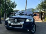 Volkswagen Touareg 2007 года за 6 800 000 тг. в Алматы – фото 2