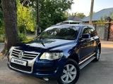 Volkswagen Touareg 2007 года за 6 800 000 тг. в Алматы – фото 3
