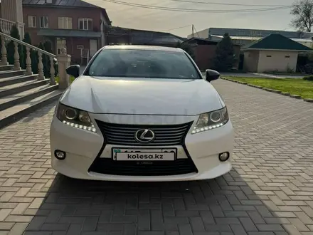 Lexus ES 300h 2013 года за 10 000 000 тг. в Алматы