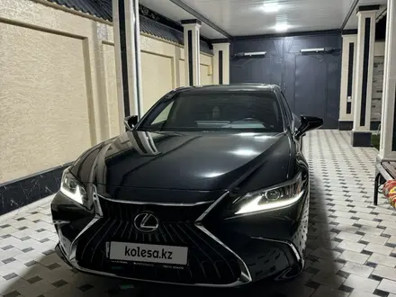 Lexus ES 250 2022 года за 25 500 000 тг. в Шымкент