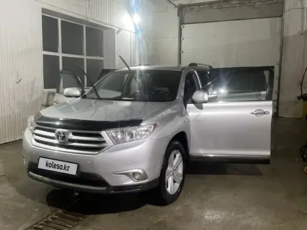 Toyota Highlander 2013 года за 12 500 000 тг. в Актобе