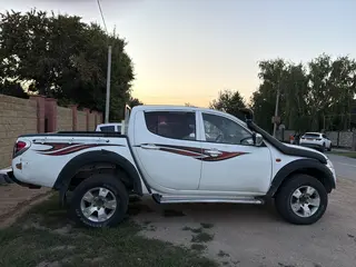 Mitsubishi L200