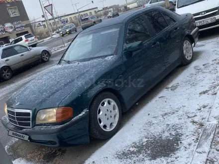 Mercedes-Benz C 200 1995 года за 1 530 000 тг. в Караганда – фото 2