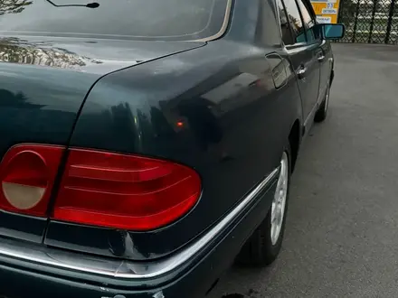 Mercedes-Benz E 240 1999 года за 2 400 000 тг. в Талдыкорган – фото 4