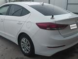 Hyundai Elantra 2018 года за 3 900 000 тг. в Атырау – фото 4