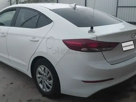 Hyundai Elantra 2018 года за 3 900 000 тг. в Атырау – фото 4