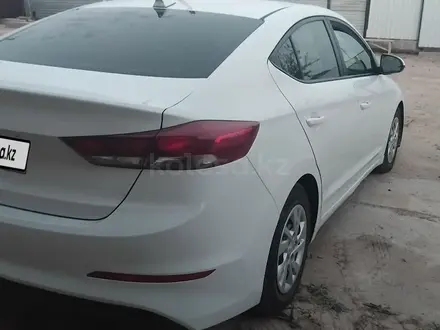 Hyundai Elantra 2018 года за 3 900 000 тг. в Атырау – фото 5
